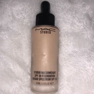 MAC Studio Waterweight SPF 30 Foundation (NC25)